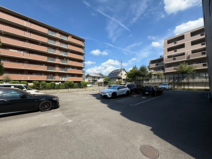 物件外観写真2　(駐車場)