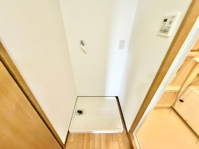 物件内観写真16　(洗濯機置場)