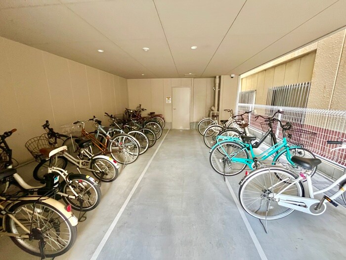 物件外観写真3　(駐輪場)