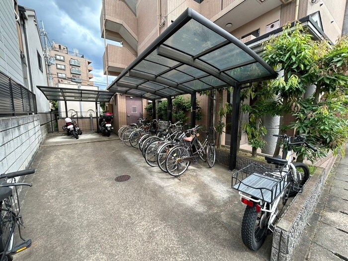 物件外観写真4　(駐輪場)