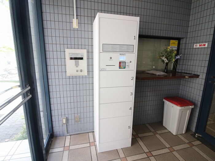 物件外観写真4　(エントランス部分)