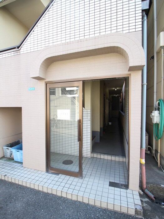 物件外観写真2　(エントランス部分)