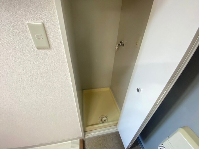 物件内観写真12　(洗濯機置場)