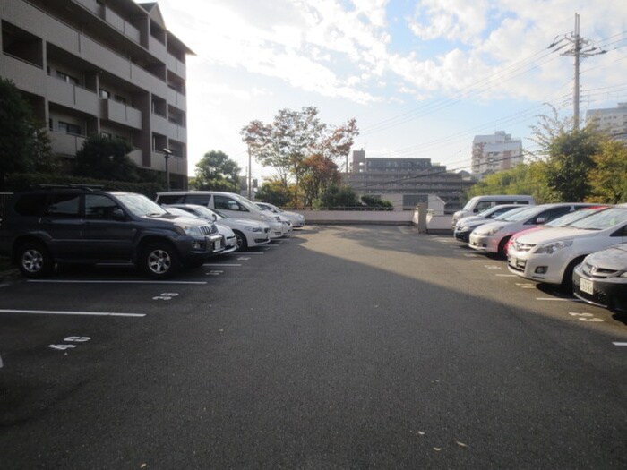 物件外観写真5　(駐車場)