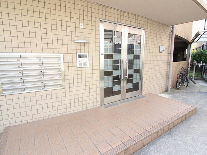 物件外観写真4　(エントランス部分)