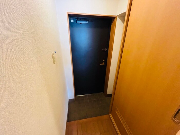 物件内観写真14　(玄関)