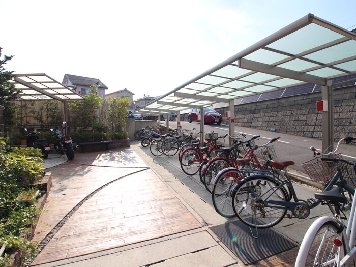 物件外観写真4　(駐輪場)