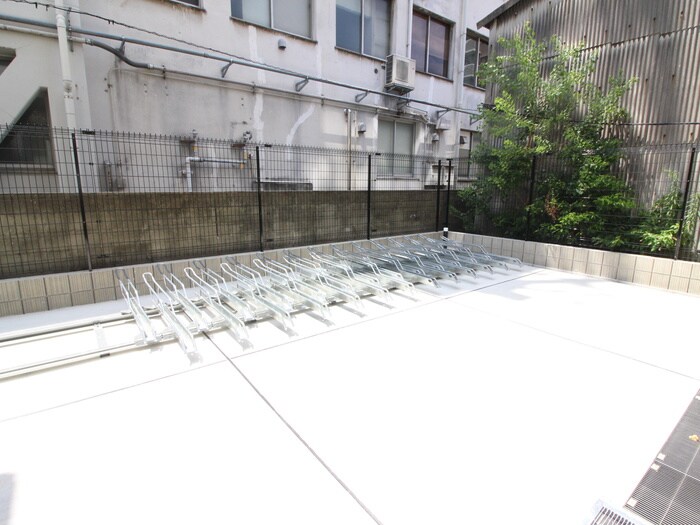 物件外観写真4　(駐輪場)
