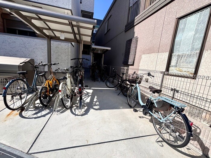物件外観写真4　(駐輪場)