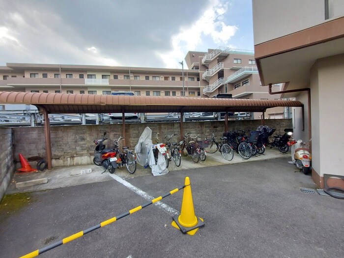 物件外観写真4　(駐輪場)