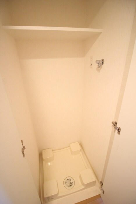 物件内観写真10　(洗濯機置場)