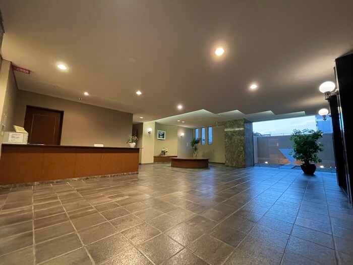 物件外観写真2　(エントランス部分)