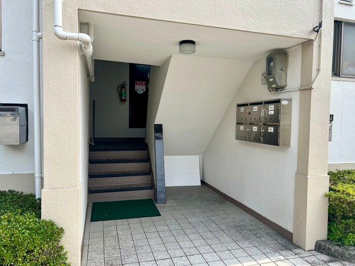 林マンションのエントランス部分