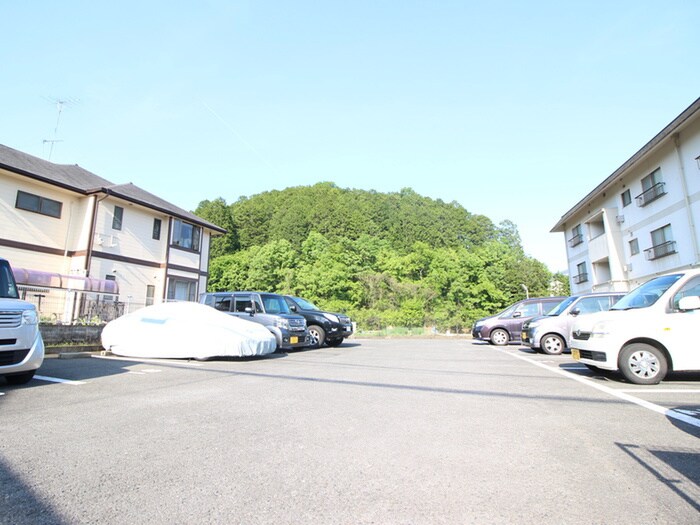 物件外観写真4　(駐車場)