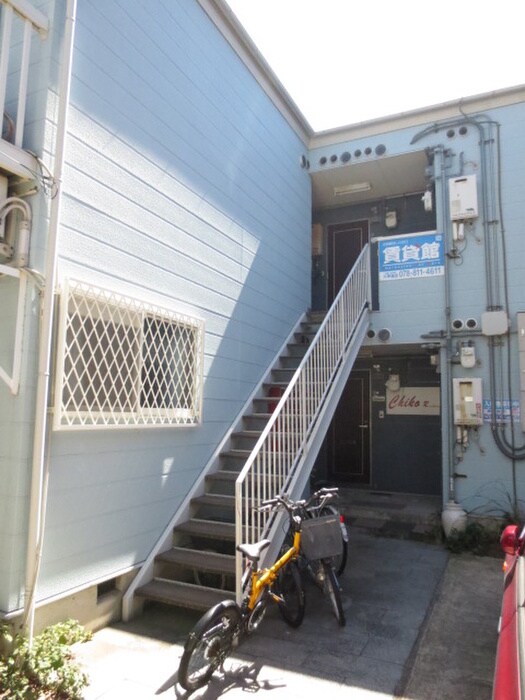 物件外観写真3　(エントランス部分)