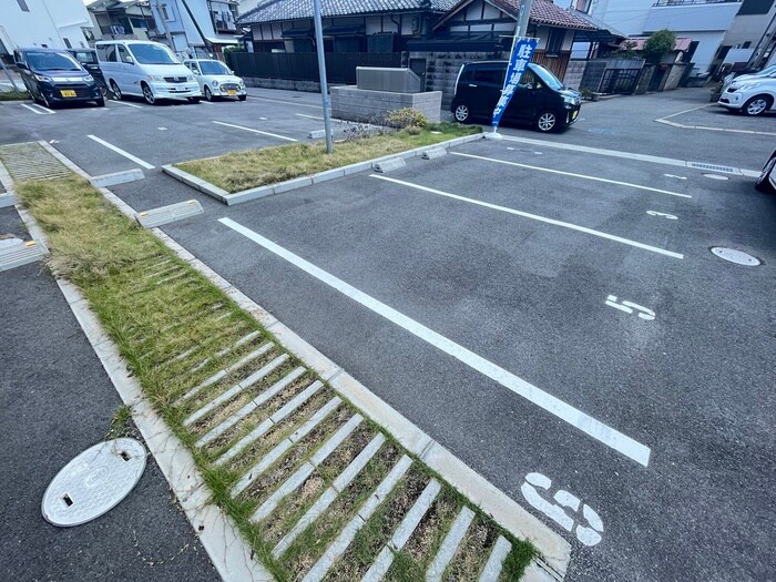 物件外観写真4　(駐車場)