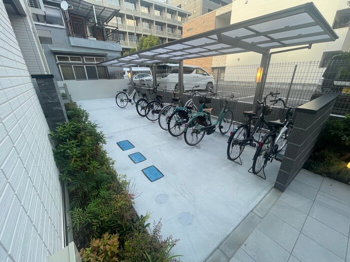 物件外観写真4　(駐輪場)