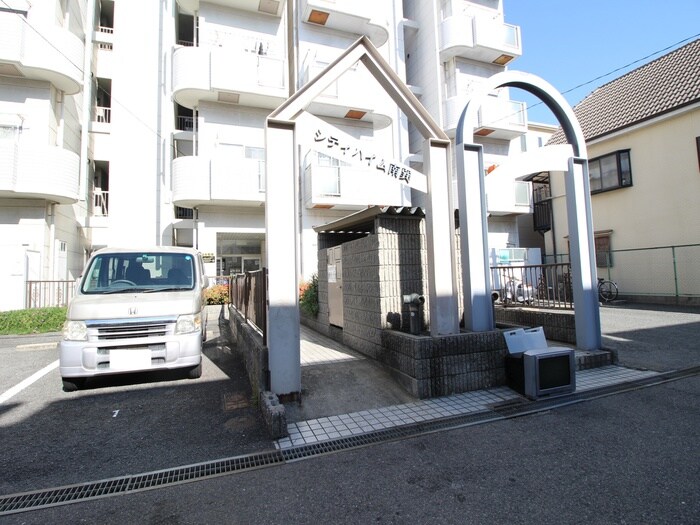 物件外観写真2　(エントランス部分)