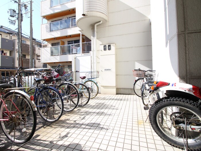 物件外観写真3　(駐輪場)