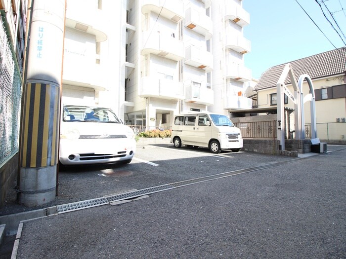 物件外観写真5　(駐車場)