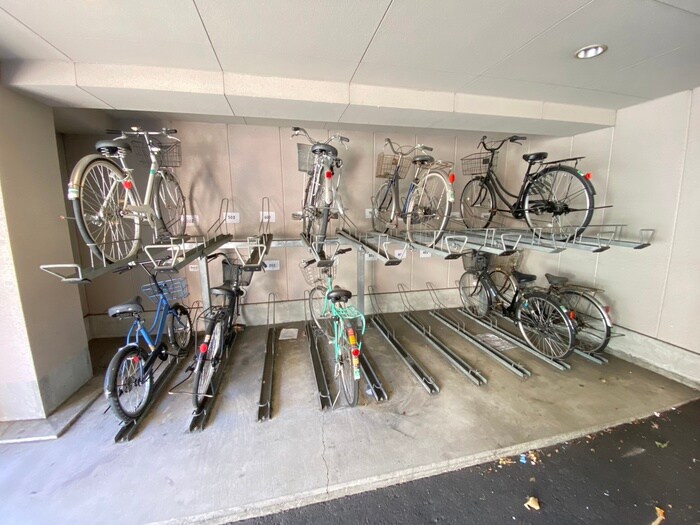 物件外観写真4　(駐輪場)