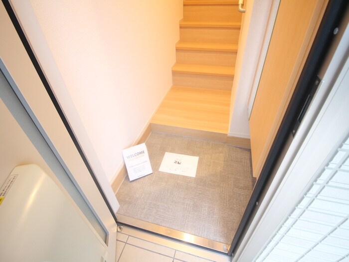 物件内観写真17　(玄関)