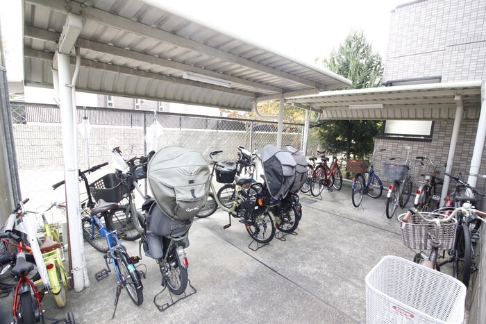 物件外観写真2　(駐輪場)
