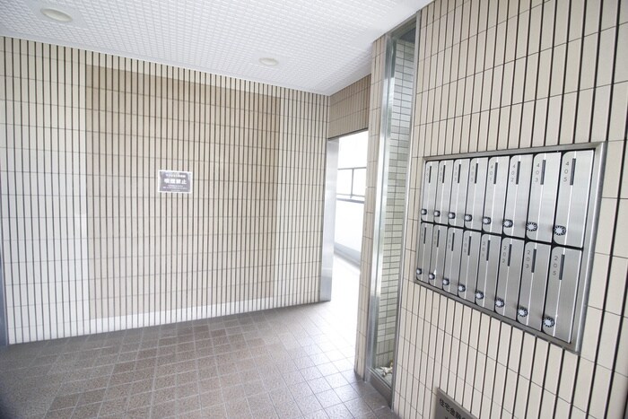 物件外観写真4　(エントランス部分)