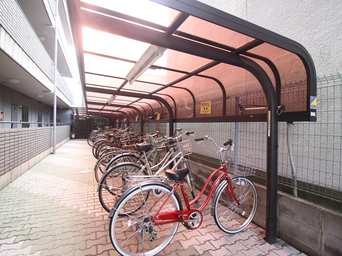 物件外観写真4　(駐輪場)