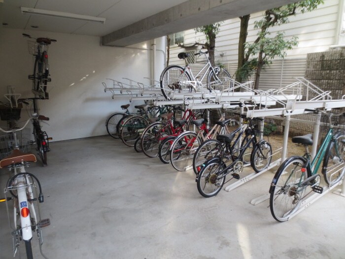 物件外観写真3　(駐輪場)