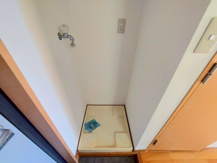 物件内観写真18　(洗濯機置場)