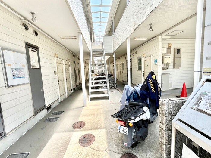 物件外観写真2　(エントランス部分)