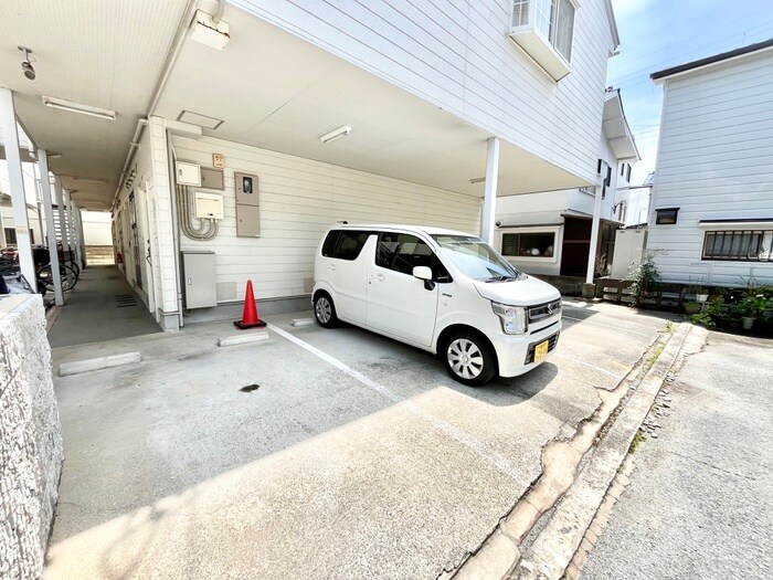 物件外観写真3　(駐車場)