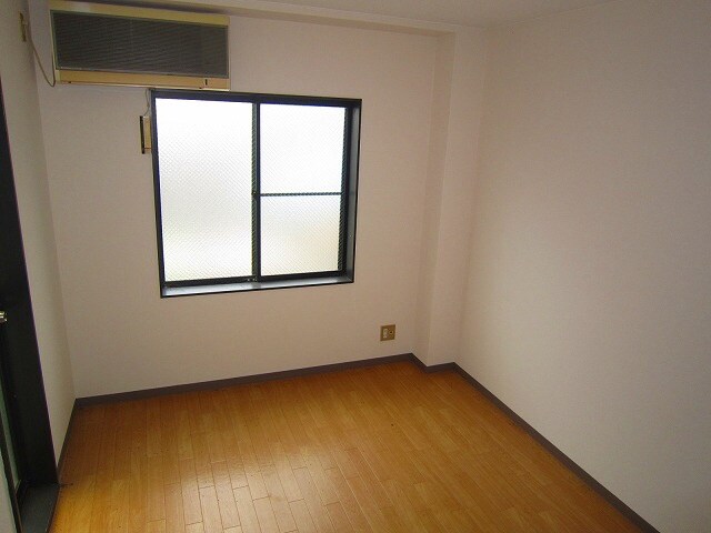 物件内観写真4　(居室)