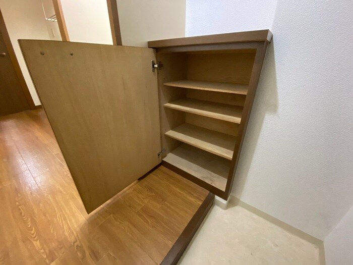 物件内観写真8　(靴箱)