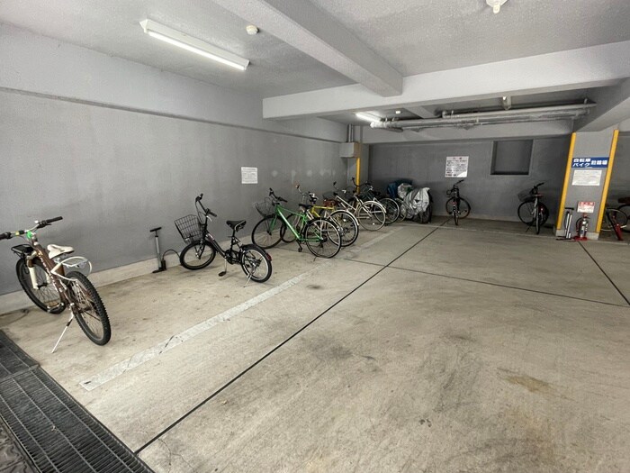 物件外観写真6　(駐輪場)