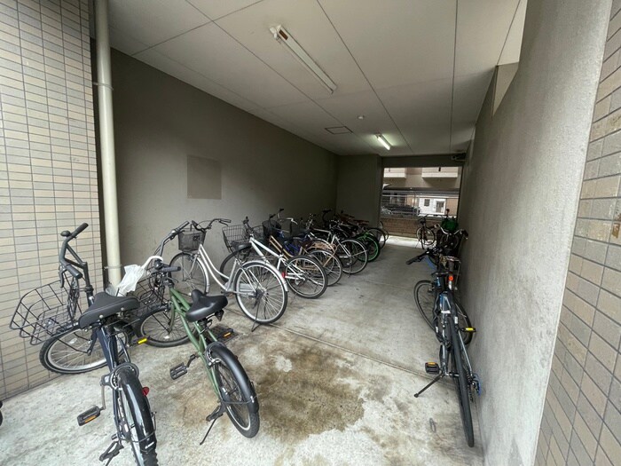 物件外観写真4　(駐輪場)