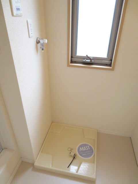 物件内観写真12　(洗濯機置場)