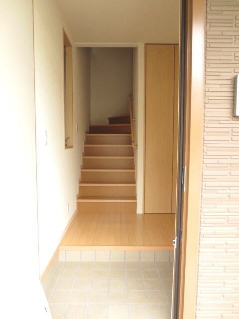 物件内観写真14　(玄関)