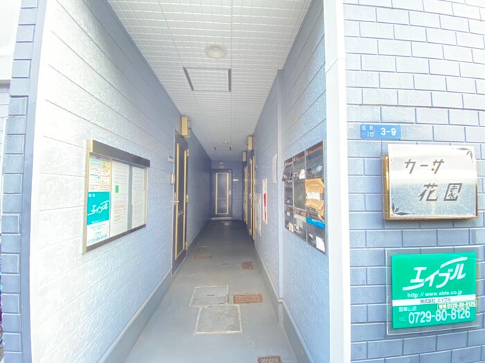 物件外観写真3　(エントランス部分)