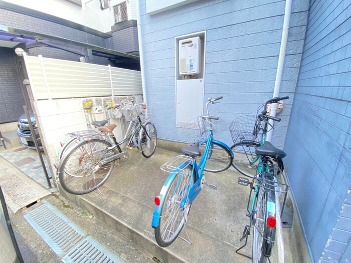 物件外観写真4　(駐輪場)