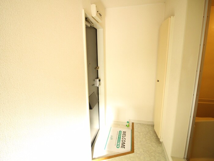 物件内観写真16　(玄関)