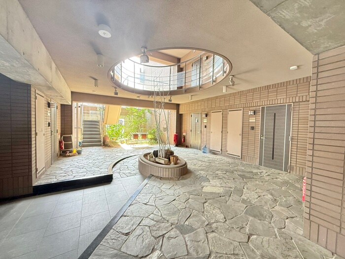 物件外観写真4　(エントランス部分)