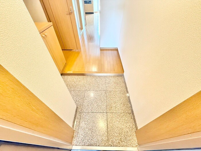 物件内観写真17　(玄関)
