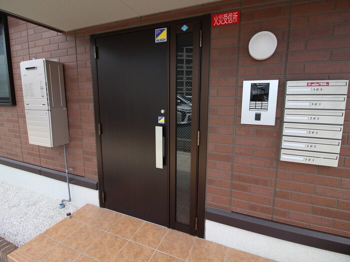 物件外観写真5　(エントランス部分)