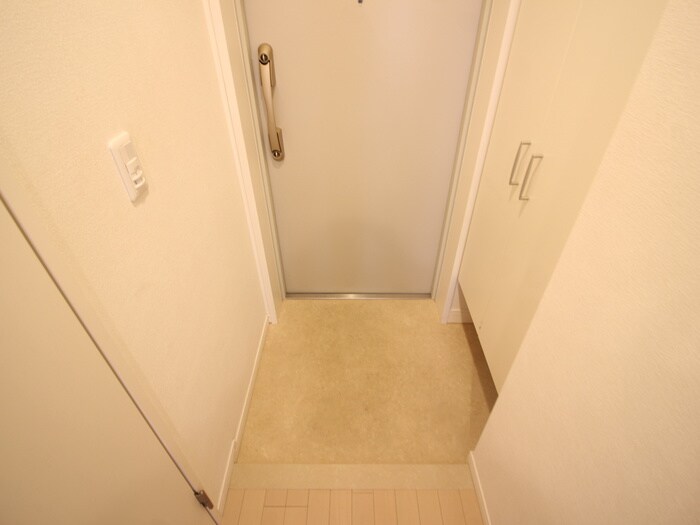 物件内観写真14　(玄関)