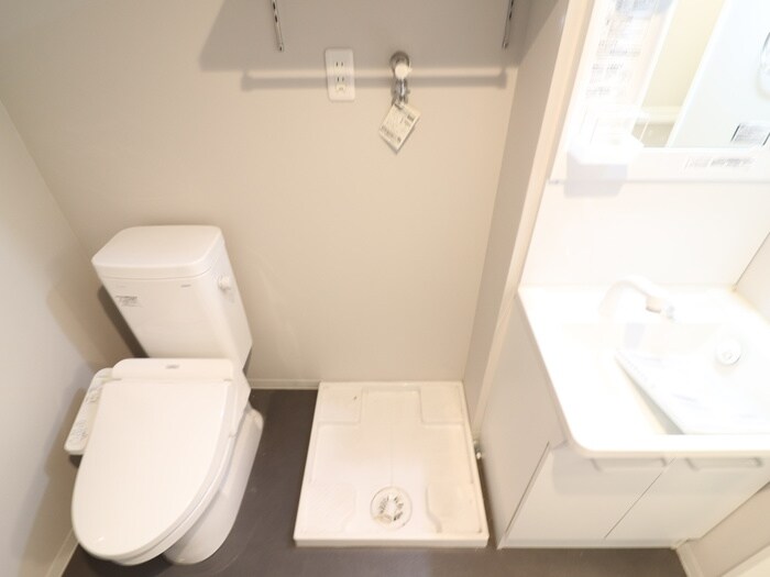 物件内観写真13　(洗濯機置場)