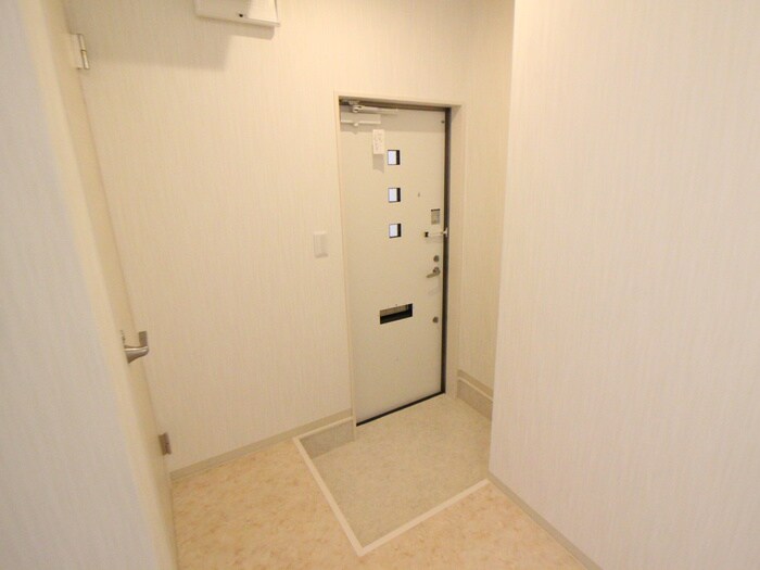 物件内観写真18　(玄関)
