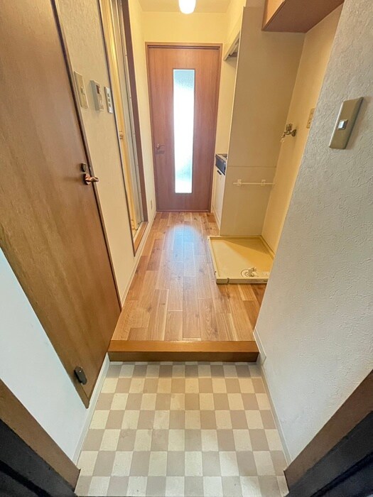 物件内観写真7　(玄関)