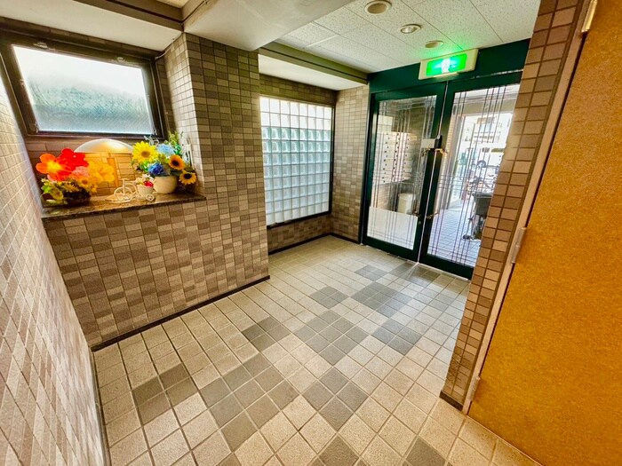 物件外観写真5　(エントランス部分)